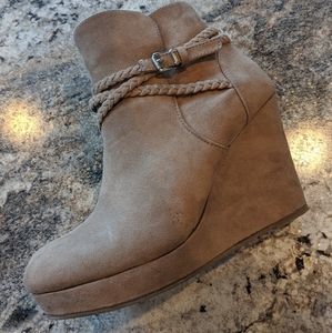 Wedge heeled booties